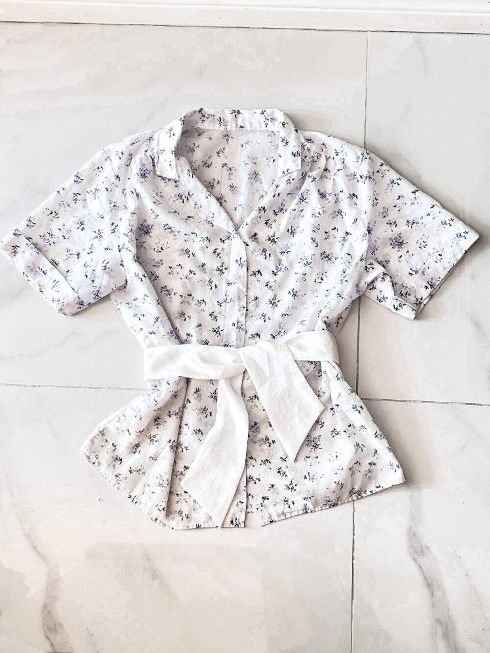 Vintage White Short Sleeve Button Down Blouse w/ Lavender Ditsy Floral Print
